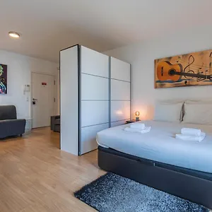  Apartamento Bright & Comfy Flat In By Lovelystay