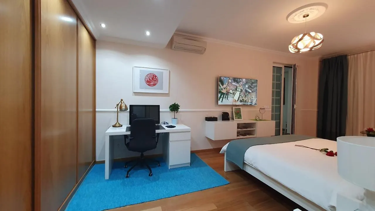 Sweethome Lisbon 0*,